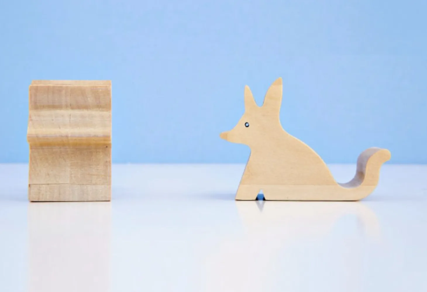 Animal Wood Phone Stand
