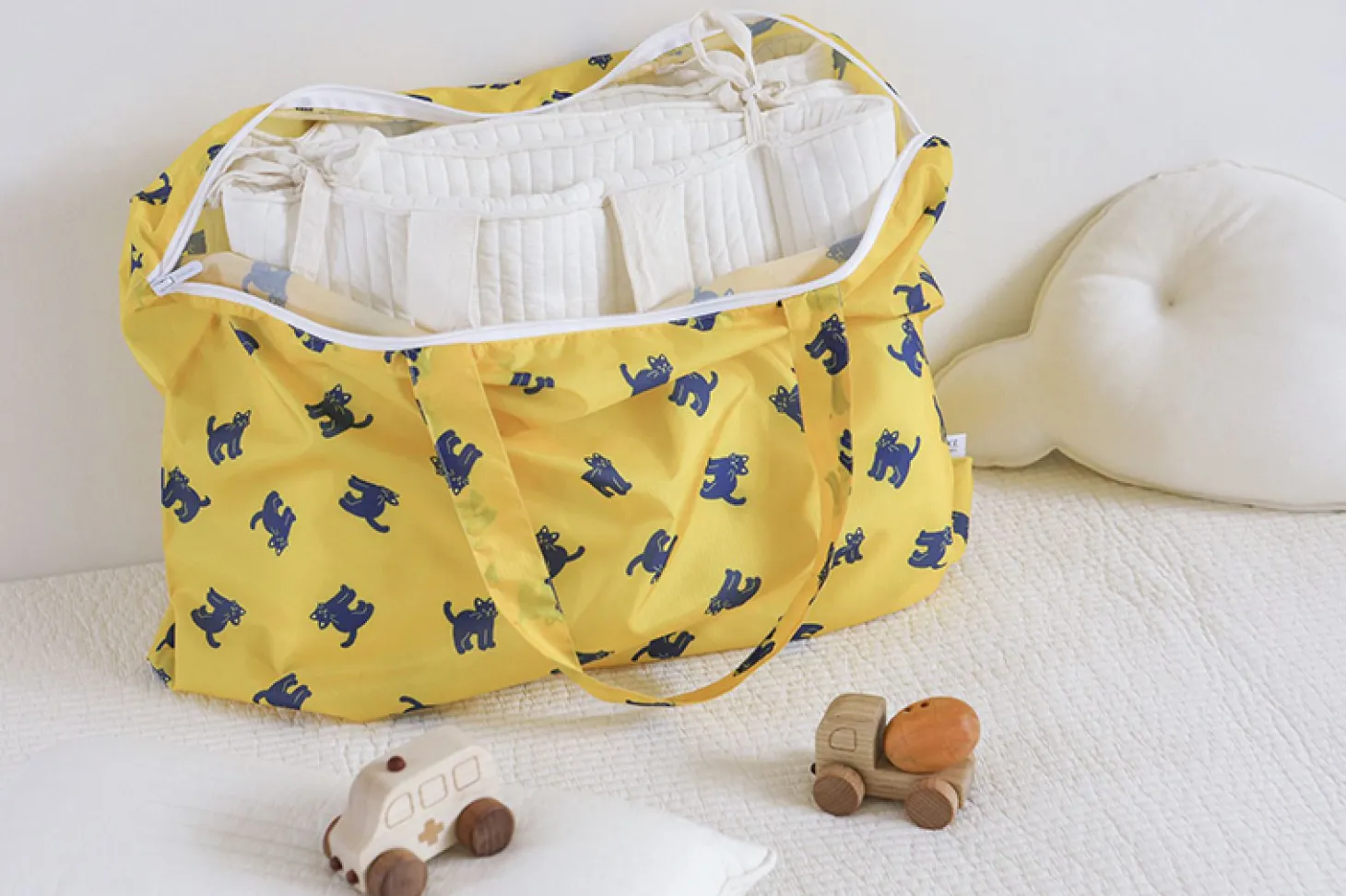 Jumbo Pattern Lightweight Shoulder Bag