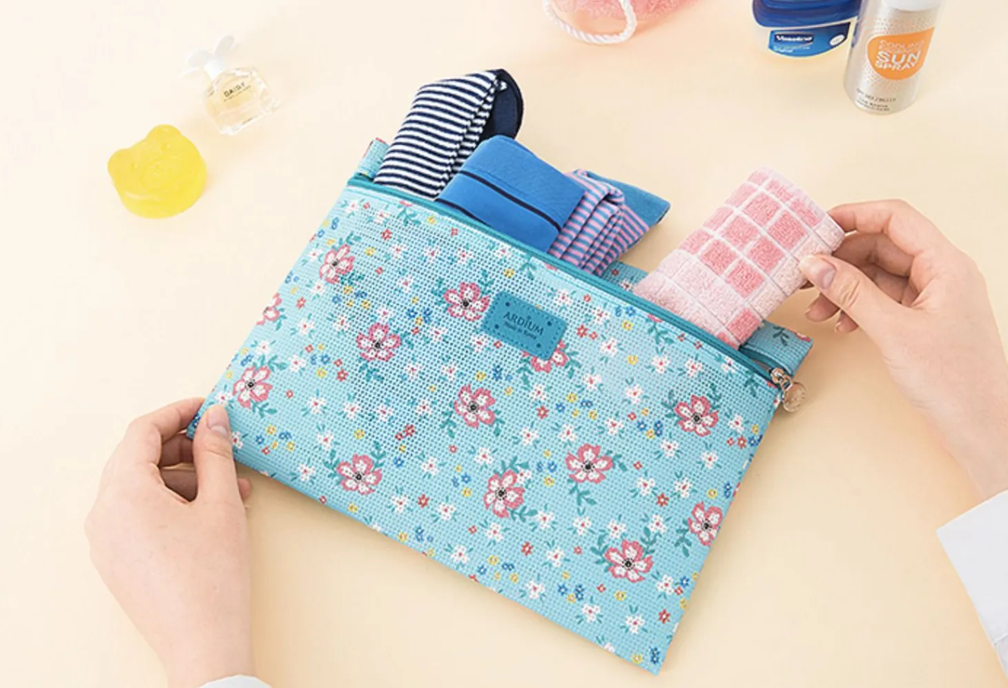 Medium Summer Mesh Flat Pouch
