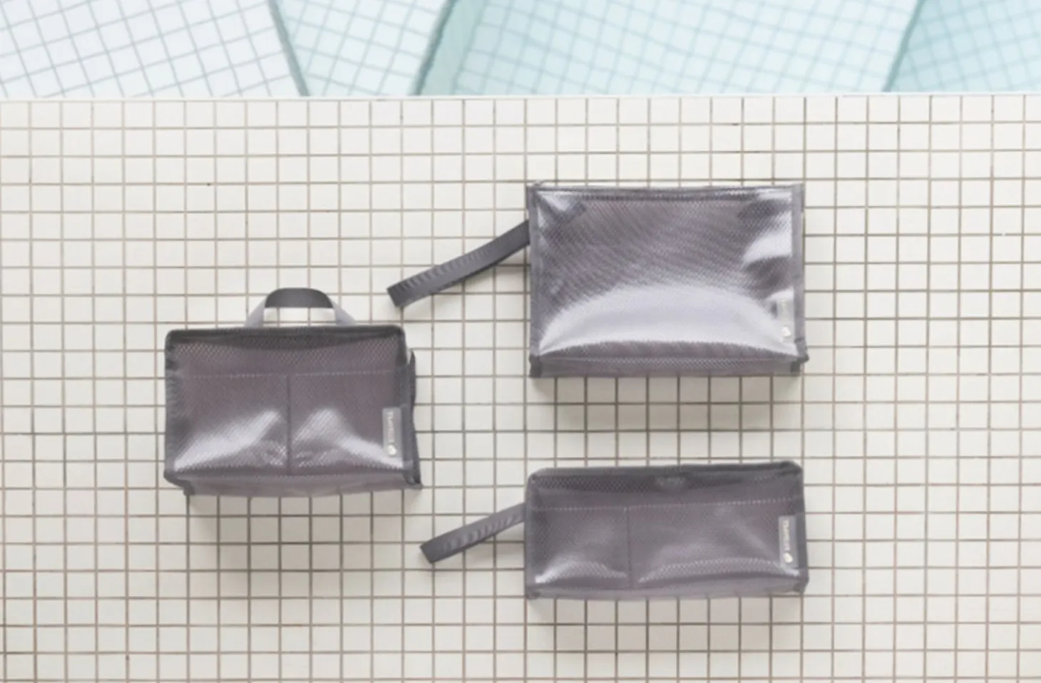 Medium Travelus Cube Mesh Pouch